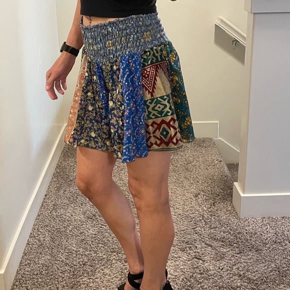 Women’s Silk Patchwork Multicolored Mini Skirt/Skort One Size - Picture 2 of 8
